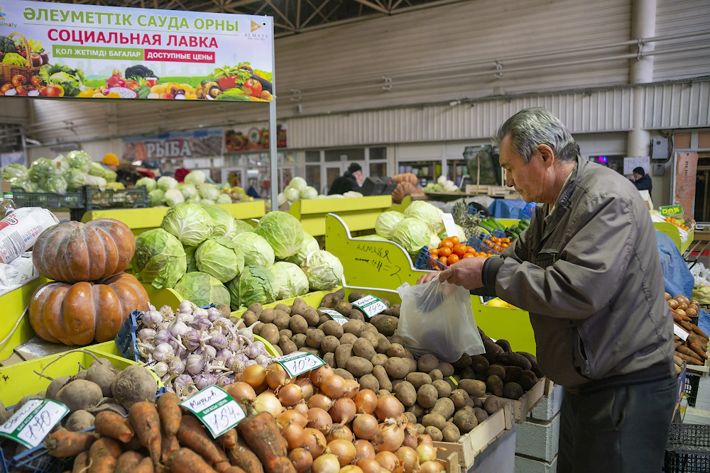 Какие меры принимают власти Алматы для сдерживания цен на продукты?