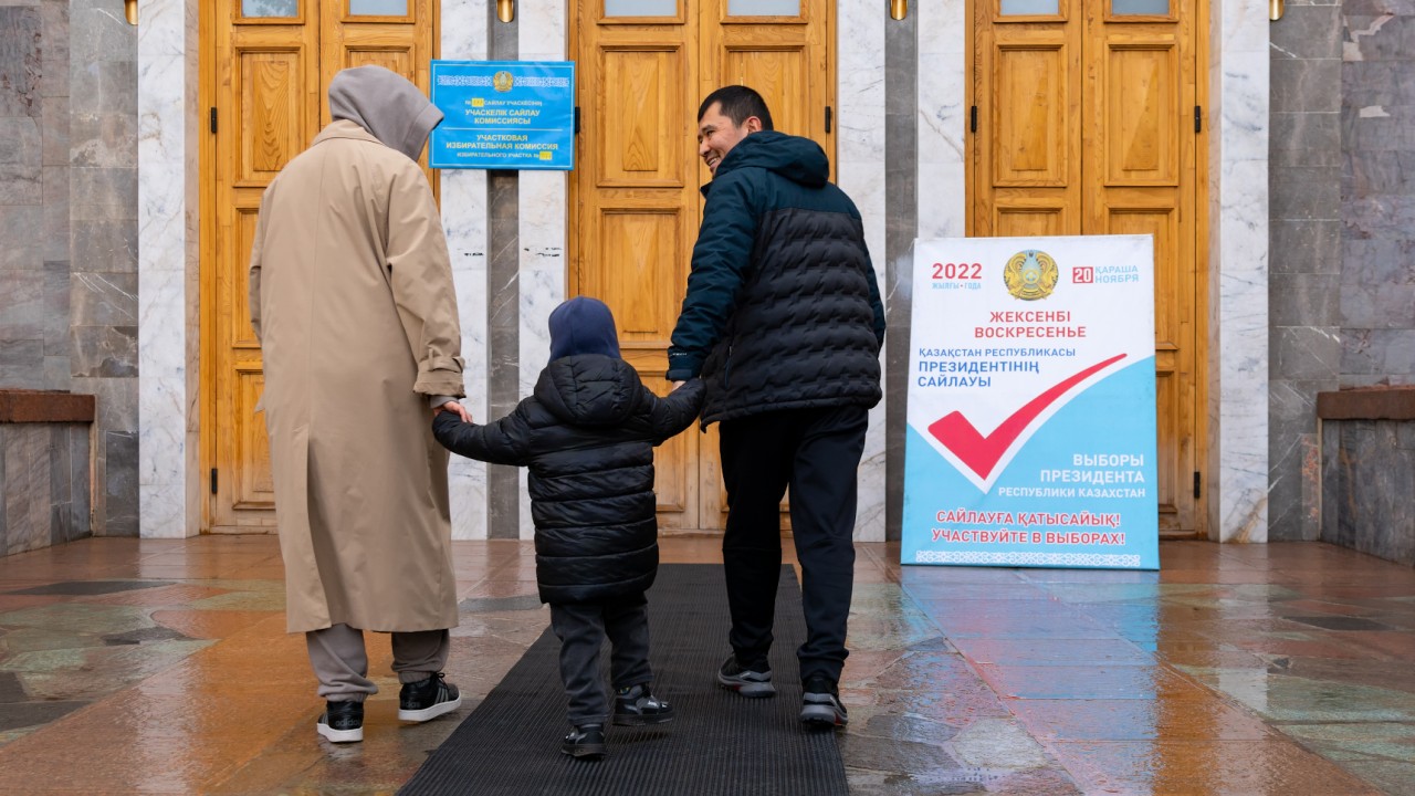 Как проходят внеочередные выборы президента в Алматы