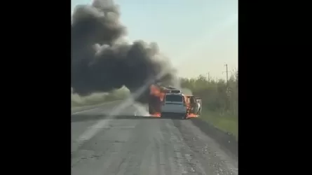 На трассе в ЗКО сгорел автомобиль