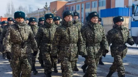 18 жастағы сарбазды бір жылда қайта тәрбиелей алмаймыз – Жақсылықовтың орынбасары