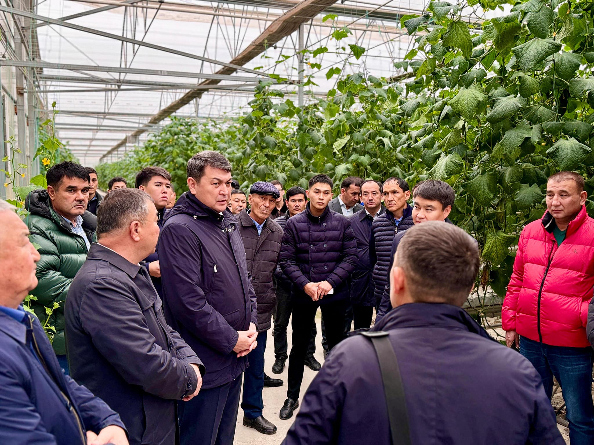 Түркістан облысы әкімінің орынбасары Сарыағаш ауданында жылыжай иелерімен кездесті