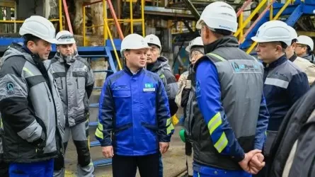 «ҚазМұнайГаз» басшысы Атырау мұнай өңдеу зауытын тексерді