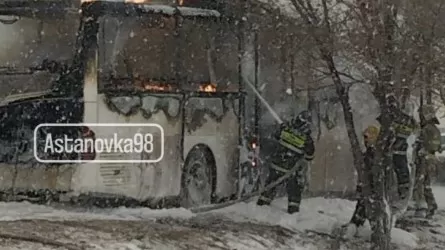 Пассажирский автобус сгорел в Астане  