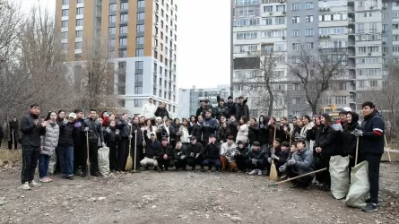 В Алматы призеры Олимпиады и звезды эстрады показали пример бережного отношения к городу