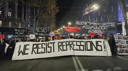 Протестующие в Тбилиси не хотят говорить с властью и требуют новых выборов