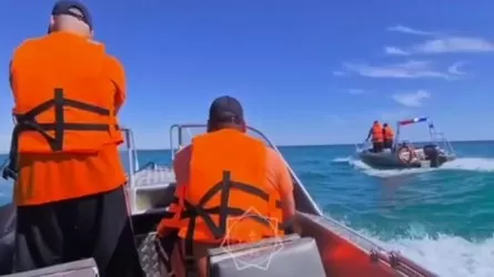 Профилактические работы на Каспийском море проводят спасатели МЧС