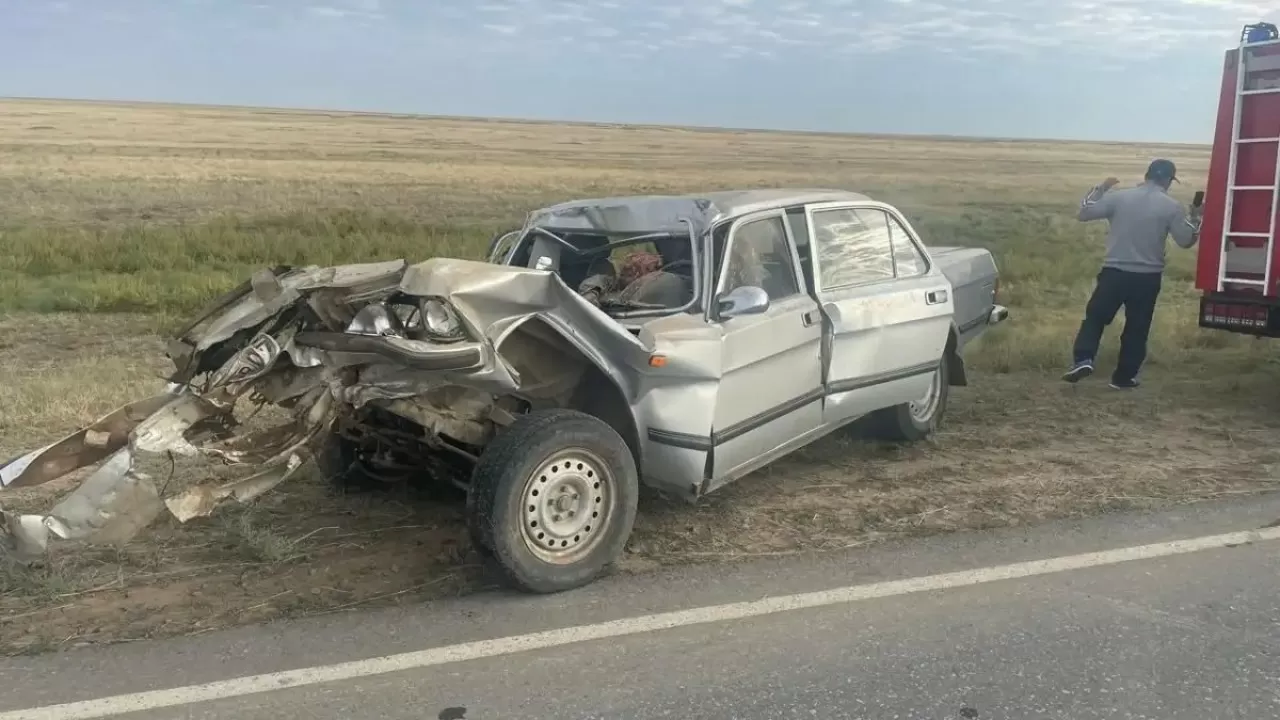 Бес бала жетім қалды: Батыс Қазақстанда жантүршігерлік жол апатынан 4 адам қаза тапты