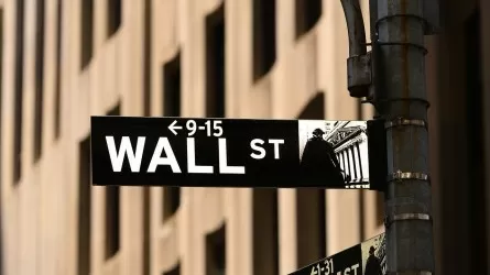 Большинство экспертов Wall Street ожидают роста американских рынков акций и облигаций в 2025 году