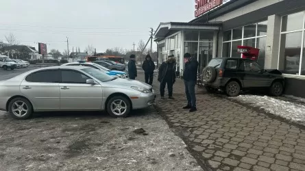 Стену супермаркета на прочность проверил внедорожник в Экибастузе 