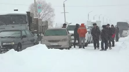 Аягөзде 100-ден астам көлік жолға шыға алмай тұр