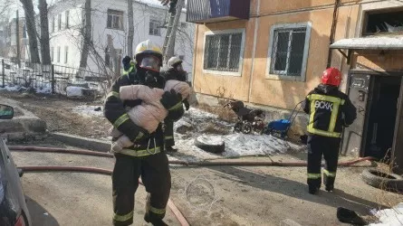 Павлодарда өртенген үйден 12 адам құтқарылды