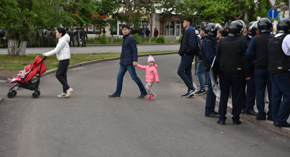 Митингіге баласымен барғандарға 252 500 теңге айыппұл салынуы мүмкін